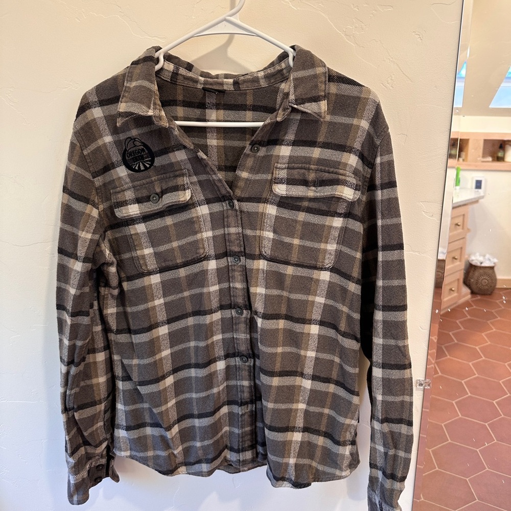 Patagonia Women’s Long-Sleeved Fjord Flannel Shirt- organic cotton- size medium